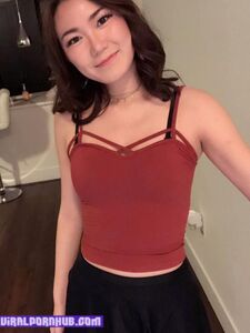 Foto nude di Hafu Youtuber trapelate