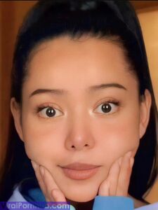 Bella Poarch'un seksi yakın çekim fotoğrafları