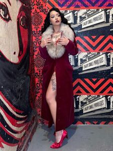 Bella Poarch Vestito Rosso Sexy