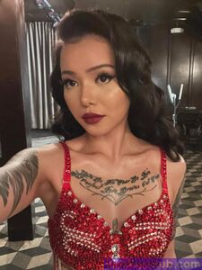 Bella Poarch Vestito Rosso Sexy