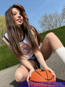 Belle Delphine - nuove perdite mega (34 foto e 1 video)