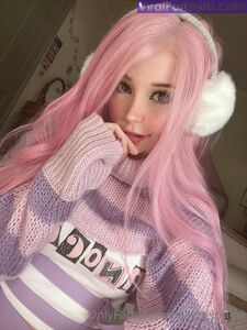 Set da letto pagato da Belle Delphine trapelato - fughe di Onlyfans