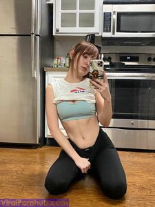 OMGCosplay Onlyfans Fughe Set di Foto Nude