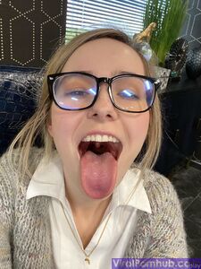 OMGCosplay Onlyfans Fughe Set di Foto Nude