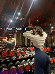 Songyuxin Hitomi Onlyfans 泄露照片集 - 付费角色扮演套装