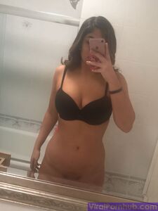 FANTASTICA RAGAZZA NRI INDIANA FOTO AUTOSCATTO LEAKATE