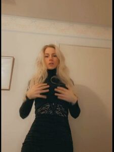 MsFiiire Robe Sexy Striptease Vidéo Onlyfans Fuite