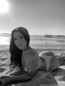 マッケンジー・ジョーンズ ヌードビーチ マンコフラッシュ Onlyfans セット 流出