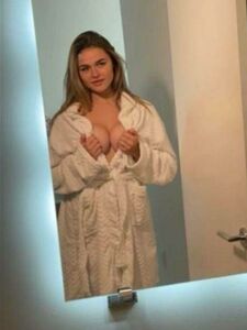 Megnutt02 Nudo Accappatoio Strip Onlyfans Set Trapelato