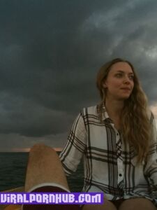 Слившиеся обнаженные фото и секс-видео Аманды Сейфрид