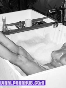 ジュネビーブ・モートンのヌード写真が流出