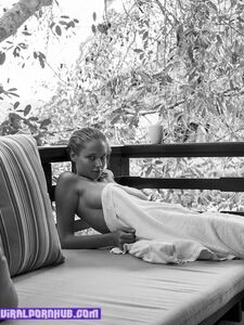 Genevieve Morton的裸照泄露