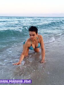 Sextape e nudes de Nina Burri vazados