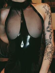 Ultime foto nude trapelate di Motzie Onlyfans