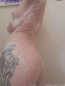 Ultime foto nude trapelate di Motzie Onlyfans