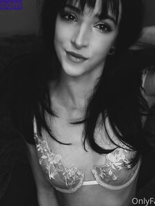 Ultime foto nude trapelate di Motzie Onlyfans