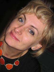 Caroline reife Hure im Freien