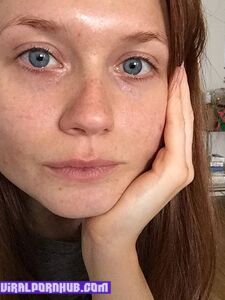 Fotos nuas de Bonnie Wright vazadas