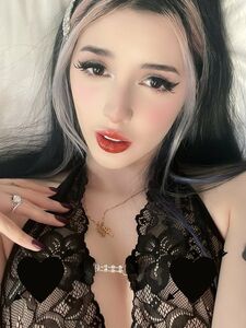 Alyri 最新的 Onlyfans 高级泄露