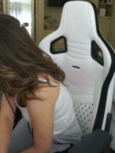 Pokimane Nip Slip durante la transmisión en vivo en Twitch