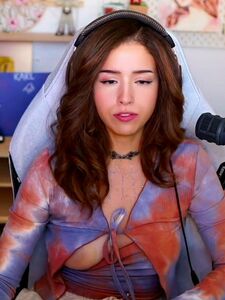 Pokimane Nuda Sgambetto al capezzolo in diretta trapelato