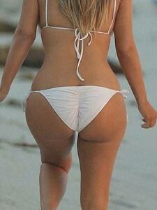 Kim Kardashian Set di Bikini Candid in Spiaggia Trapelato