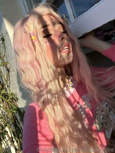 Belle Delphine Pembe Sette Sevimli Çıplak Onlyfans Sızıntısı