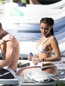 Madison Beer Sexy Set Bikini Camel Toe Trapelato