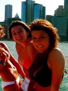 Photos de sortie en bikini de l'actrice Chloe Bennett