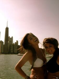 Oyuncu Chloe Bennett'in bikini çıkış fotoğrafları