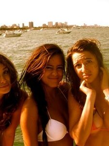 Photos de sortie en bikini de l'actrice Chloe Bennett