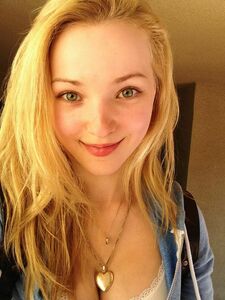 Nudes vazados da fofa Dove Cameron