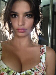Filtraciones Desnudas de la Super Modelo Emily Ratajkowski