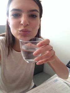 Super Model Emily Ratajkowski Nude Leaks