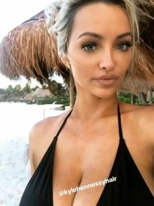 Fuga di foto nude di Lindsey Pelas