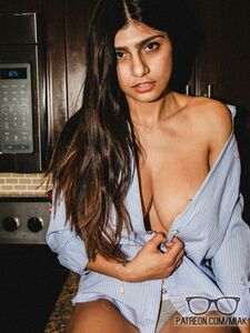 ミア・カリファのセクシーランジェリー写真撮影セットが漏洩
