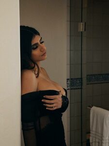 米娅·哈利法性感内衣照片拍摄集泄露