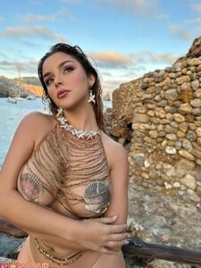 Деми Роуз Голые груди и большая попа Утечки фотографий Onlyfans