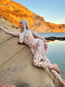 Деми Роуз Голые груди и большая попа Утечки фотографий Onlyfans