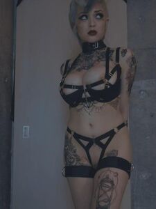 Vidéo de strip-tease cosplay bondage de Tessa Fowler fuitée