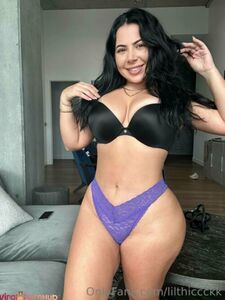 Lilthiccckk Fianchi Curvi e Grandi Seno Ultime Foto di Fuga Onlyfans