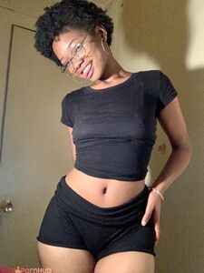 Cloudyxkinks（別名ciarastormzxo）の黒人ヌードマンコとおっぱい、最新のOnlyFansリーク写真