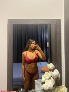 夢_アジア Aka いたずらな夢 裸の胸と陰部 最新のOnlyfansリークアルバム