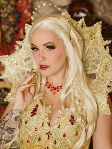 Calendario dell'Avvento di Meg Turney Giorno 1: Loot Elf Completamente Senza Maglietta E Con La Figa Visibile Foto Trapelate Onlyfans