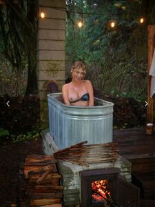 萨拉·简·安德伍德最新裸照，胸部和阴部泄露照片