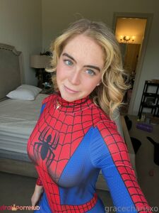 Grace Charis Nues Seins et Gros Plan sur le Fessier Onlyfans Dernières Fuites Photos