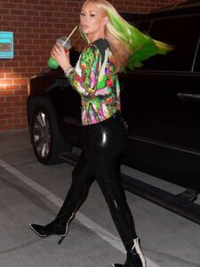 Iggy Azalea Desnuda Senos Fuera Mostrando Sus Pezones Últimas Filtraciones de Onlyfans Álbum