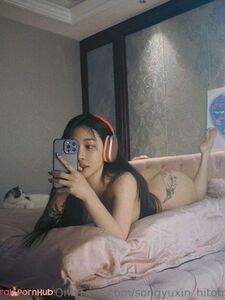 Hitomi Songyuxin Aka Syx_hitomi Nackte Brüste und großer Hintern Onlyfans Leaks Fotos