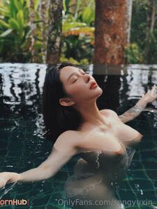 Hitomi Songyuxin Aka Syx_hitomi Seno nudo e grande fondoschiena Foto leaks Onlyfans