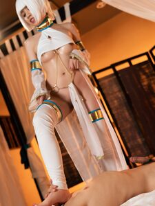 Sara aime utiliser les hommes comme ses jouets sexuels - Cospuri 0303